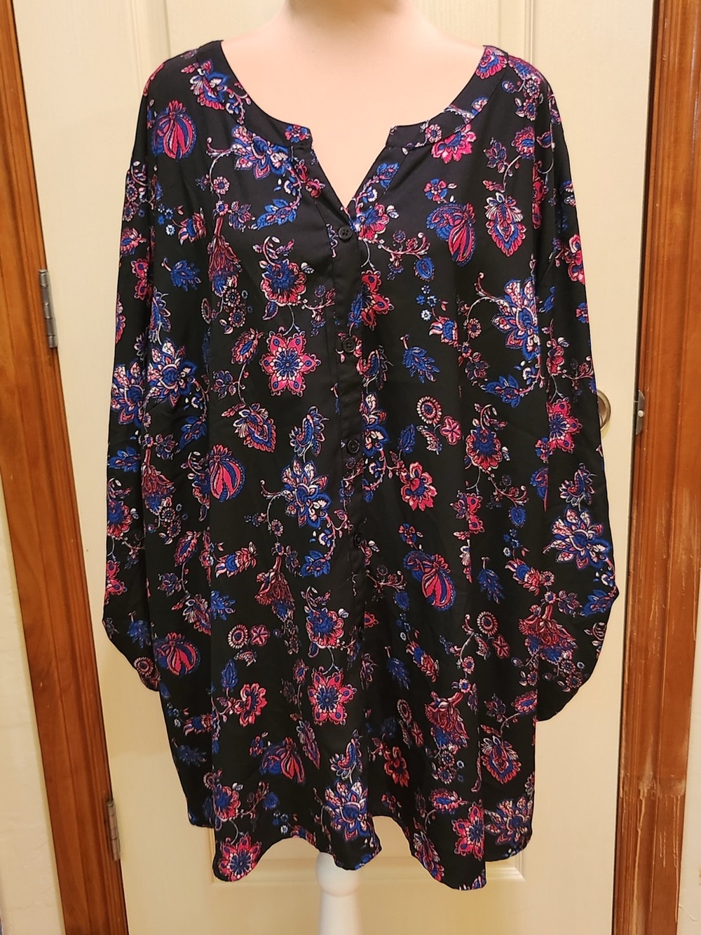 Catherines Black Floral Button-Front Tunic Pink & Blue Floral Design 4X 30/32W